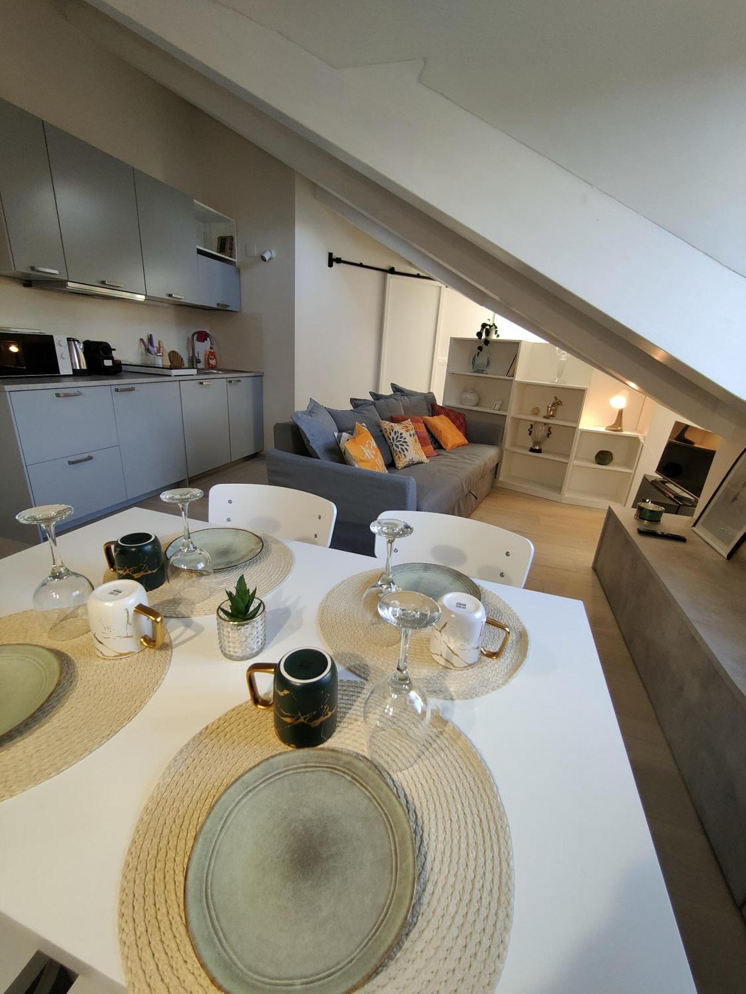Apartamento Mansarda Luxury: Lagrange Centro *