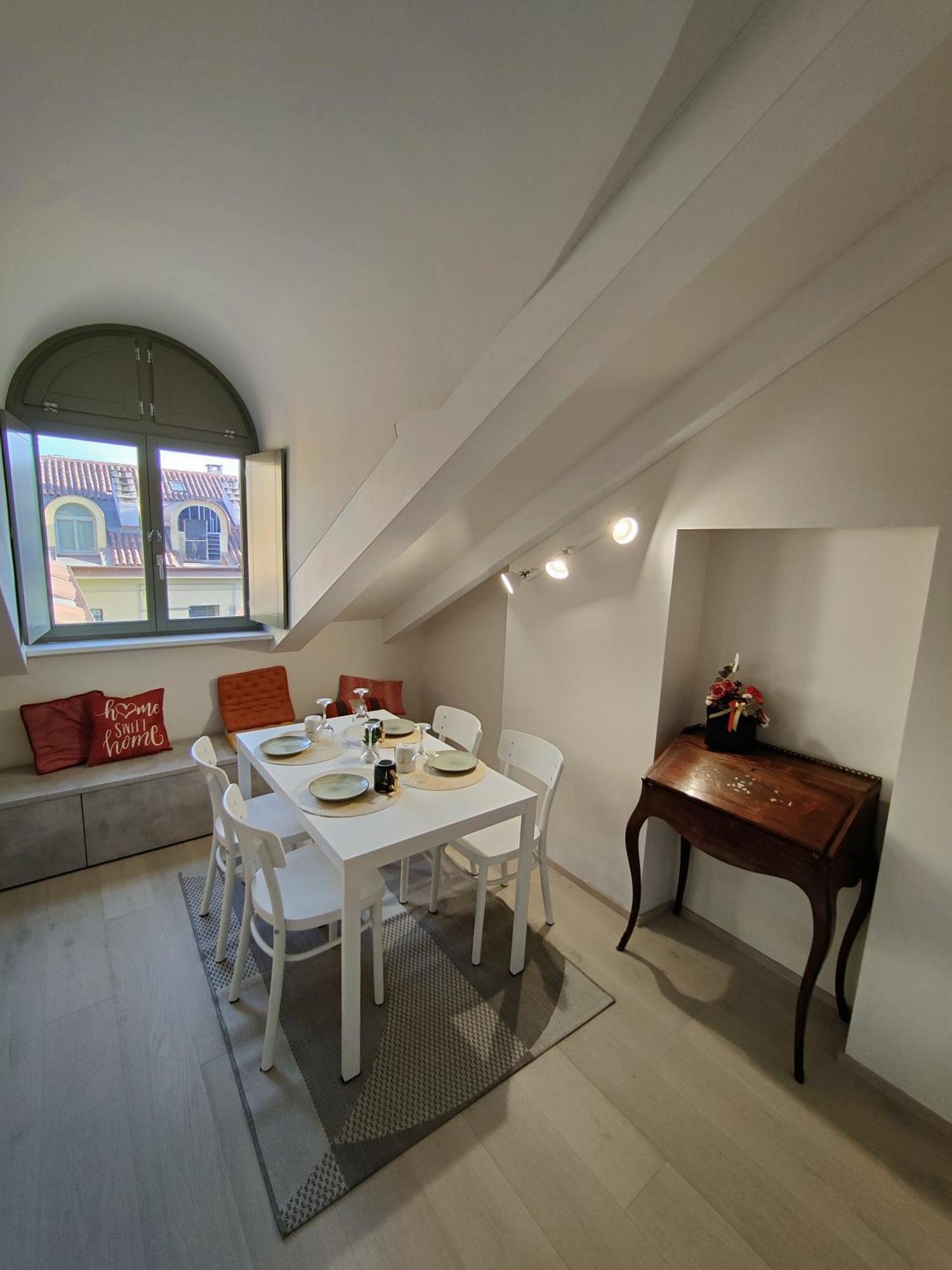 Mansarda Luxury: Lagrange Centro Apartamento